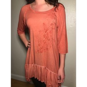 Embroidered 3/4 Raglan Sleeve Ruffle Hem Top